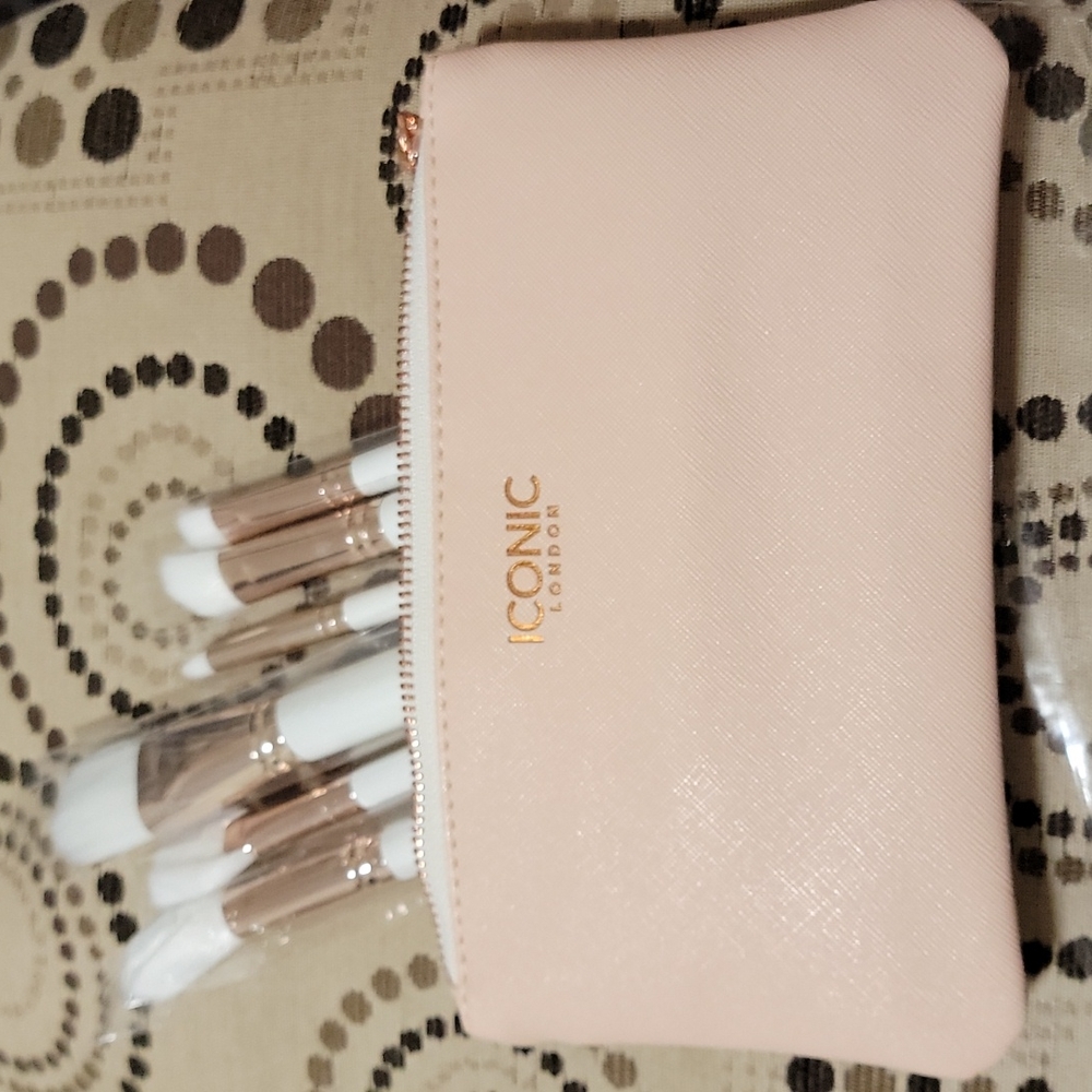 ICONIC LONDON GLOW BRUSH SET